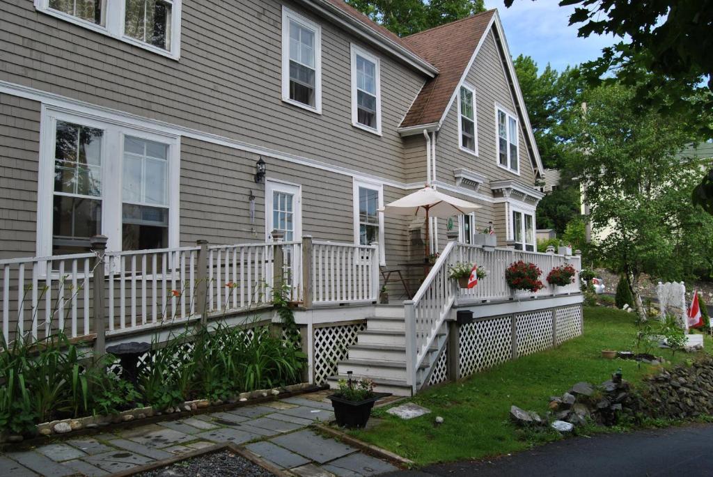 Ascendence Halifax Bed And Breakfast Exterior photo