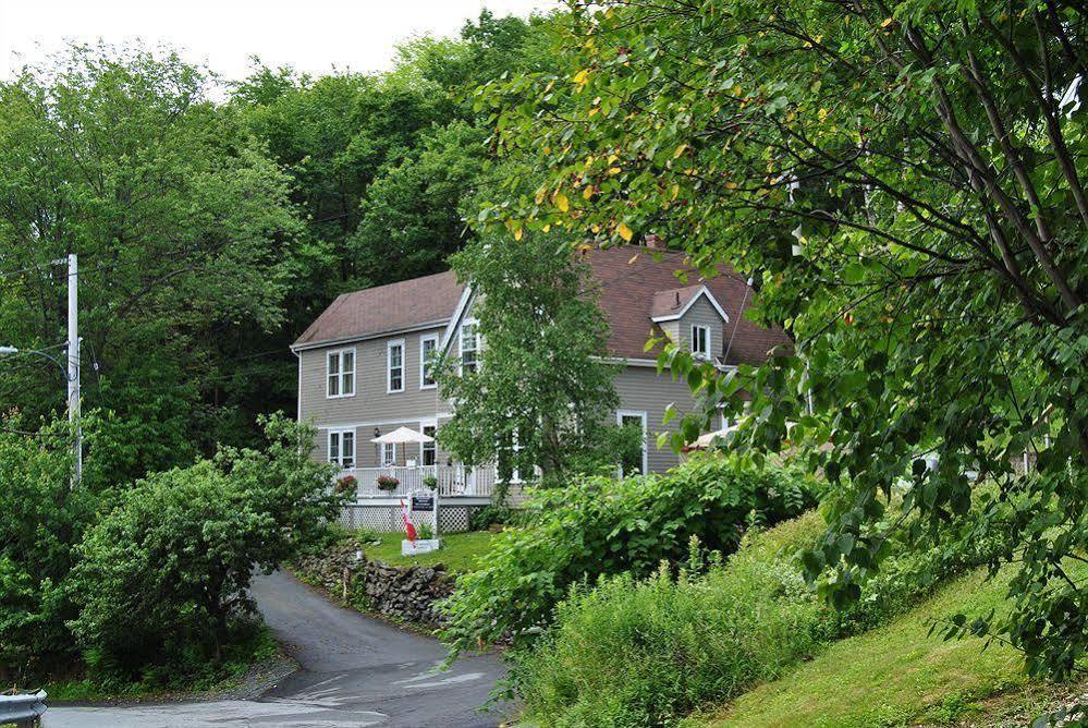 Ascendence Halifax Bed And Breakfast Exterior photo